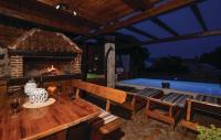 Bazén v ubytování Stone villa Pietra with pool nebo v jeho okolí