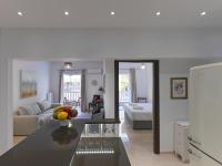 Posteľ alebo postele v izbe v ubytovaní Newly Renovated Apartment in the Heart of Athens