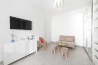 Televízia a/alebo spoločenská miestnosť v ubytovaní Piazza Tripoli bright apartment
