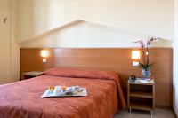 A bed or beds in a room at Hotel Mirage
