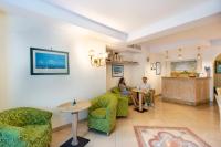 Część wypoczynkowa w obiekcie Hotel La Pergola