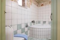 Kúpeľňa v ubytovaní Strofilia Authentic Villas
