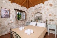 Posteľ alebo postele v izbe v ubytovaní Strofilia Authentic Villas