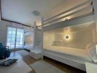 A bed or beds in a room at Sarwnisland