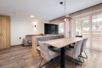 A television and/or entertainment centre at Apartments Pragser Wildsee Winklwiese