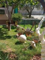 Vonkajšia záhrada v ubytovaní Apartment Meri- near the Zadar main bus station