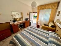 A bed or beds in a room at Hotel Ca' Bianca da Paolino