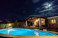 Basen w obiekcie Villa Janas con piscina privata Budoni lub w pobliżu