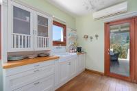 Kuchyňa alebo kuchynka v ubytovaní SUN VILLA GLYFADA