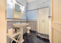 Kúpeľňa v ubytovaní SUN VILLA GLYFADA