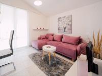 Posedenie v ubytovaní Adorable apartment with swimming pool and terrace