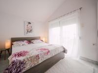 Posteľ alebo postele v izbe v ubytovaní Adorable apartment with swimming pool and terrace