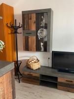Televízia a/alebo spoločenská miestnosť v ubytovaní Eterna Primavera, a 40m de la piscina natural