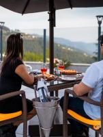 En generel udsigt til bjerge eller udsigt til bjerge taget fra resortet