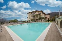 Bazén v ubytovaní Residence La Villa Tesoro alebo v jeho blízkosti