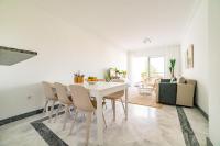 Posezení v ubytování Cozy 2 Bedroom Apartment in Nueva Andalucia