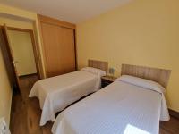 Posteľ alebo postele v izbe v ubytovaní Foz Playa Rapadoira - Bajos con terraza