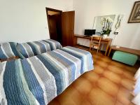 A bed or beds in a room at Hotel Ca' Bianca da Paolino