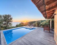 Bazén v ubytovaní Golden Haven Luxe Bungalow Resort alebo v jeho blízkosti