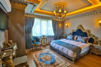 Postel nebo postele na pokoji v ubytování REAL KiNG SUiTE HOTEL