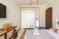 A bed or beds in a room at SuityRHome Campo de' Fiori