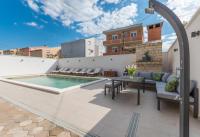 Bazén v ubytovaní Apartment Pavla with pool alebo v jeho blízkosti