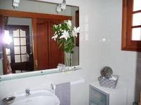 Łazienka w obiekcie *****Villa de Món max. 8 Personen, Meerblick + Pool