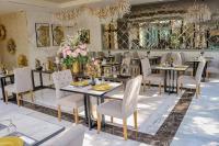 En restaurant eller et andet spisested på Lagoona Beach Luxury Resort and Spa