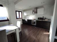 Kuchyň nebo kuchyňský kout v ubytování ATALAYA SUNSET terrazza panoramica privata con vista al mare
