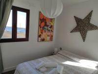 Postel nebo postele na pokoji v ubytování ATALAYA SUNSET terrazza panoramica privata con vista al mare