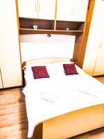 Posteľ alebo postele v izbe v ubytovaní Apartmani Ankica
