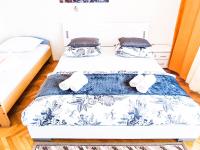 Posteľ alebo postele v izbe v ubytovaní Apartmani Ankica