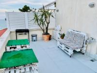 Balkón nebo terasa v ubytování La Marina SeaView Penthouse