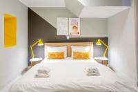Posteľ alebo postele v izbe v ubytovaní Acropolis Apartments