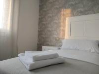 A bed or beds in a room at Second Home Arzúa apartamentos