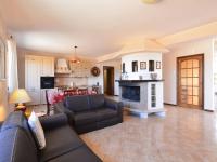 Kuchnia lub aneks kuchenny w obiekcie Villa Smeraldo by Interhome