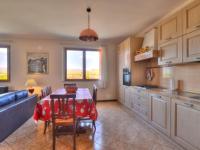 Kuchnia lub aneks kuchenny w obiekcie Villa Smeraldo by Interhome