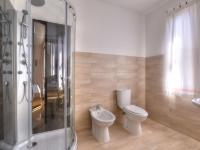 Łazienka w obiekcie Villa Smeraldo by Interhome