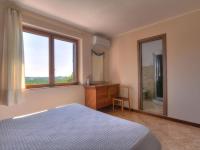 Łóżko lub łóżka w pokoju w obiekcie Villa Smeraldo by Interhome