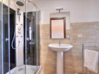 Łazienka w obiekcie Villa Smeraldo by Interhome
