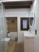 A bathroom at Apto. Completo, La Ribera