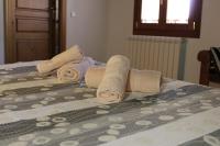 A bed or beds in a room at Turismo Rural Casa Sastre