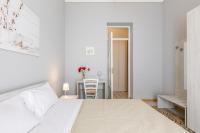 A bed or beds in a room at Stazione Notarbartolo Bright & Cozy Apartment