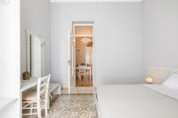 A bed or beds in a room at Stazione Notarbartolo Bright & Cozy Apartment