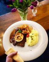 Jídlo v hotelu nebo okolí