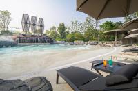 Bazén v ubytování Grande Centre Point Space Pattaya nebo v jeho okolí