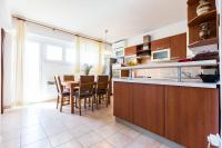 Kuchyňa alebo kuchynka v ubytovaní Oleander Apartment
