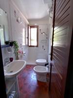 A bathroom at DomoMea - La Casa di Anna
