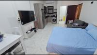 TV a/nebo společenská místnost v ubytování Beautiful studio with sea view and pool view
