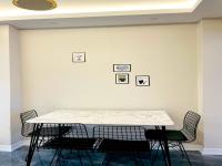 The floor plan of LUXE Bright 2bdr in Center